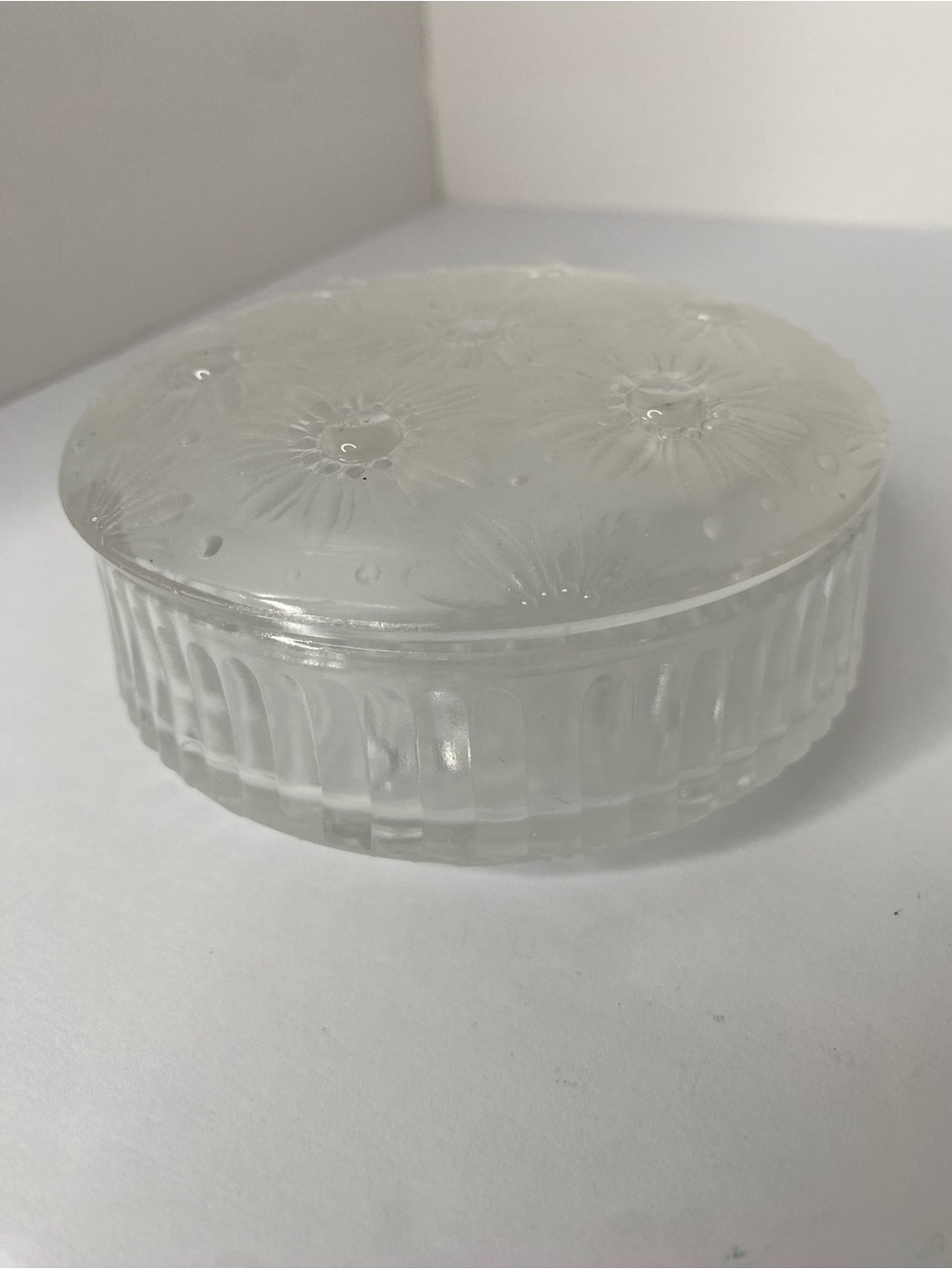 Vintage Daisy Crystal Frosted Glass Trinket/ Powder Box